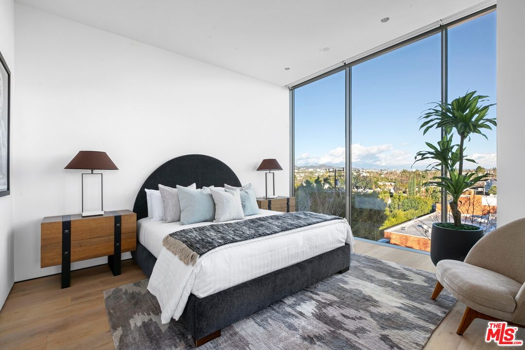 8899 Beverly Blvd Unit: 5D