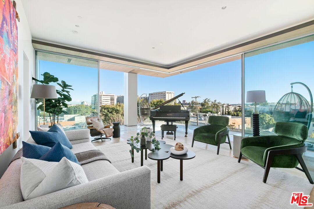 8899 Beverly Blvd Unit: 5D