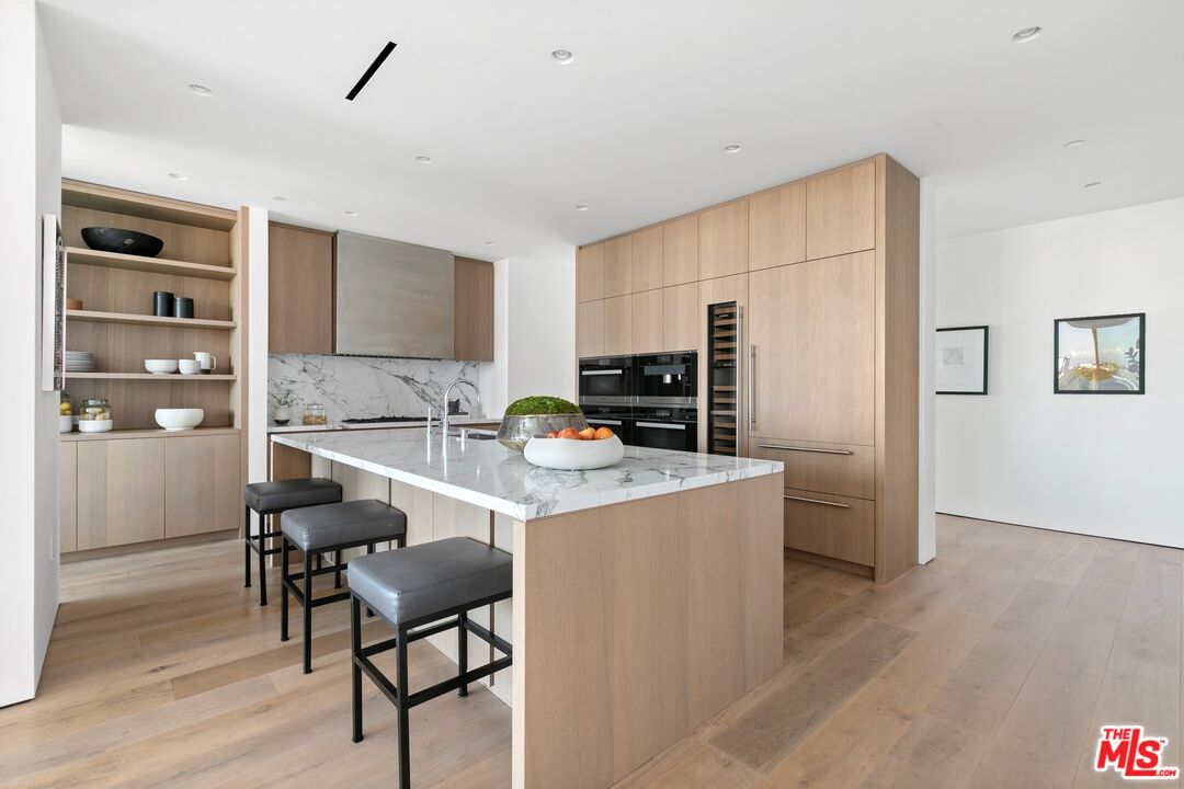 8899 Beverly Blvd Unit: 5D