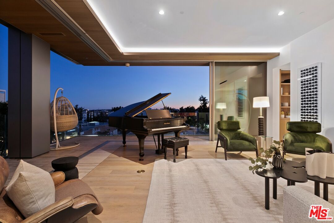 8899 Beverly Blvd Unit: 5D