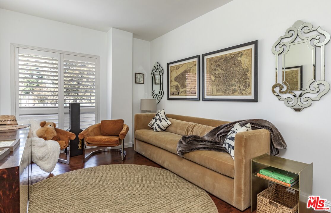 1131 Alta Loma Rd Unit: 516