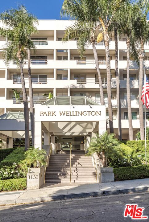 1131 Alta Loma Rd Unit: 516