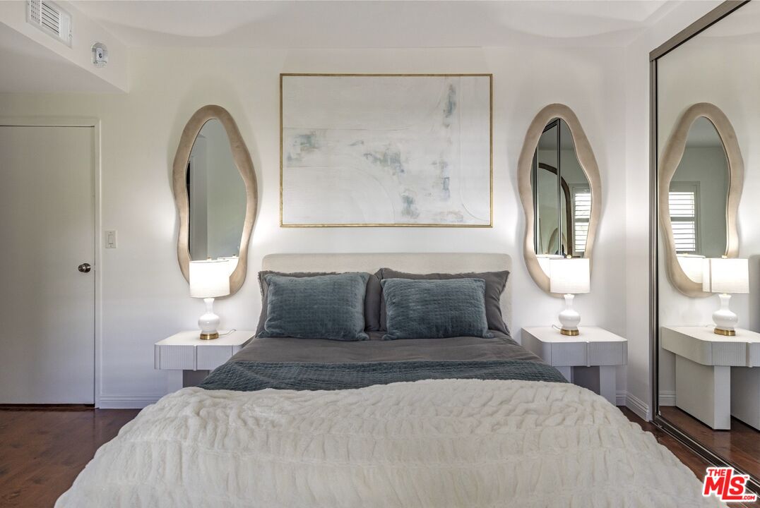 1131 Alta Loma Rd Unit: 516