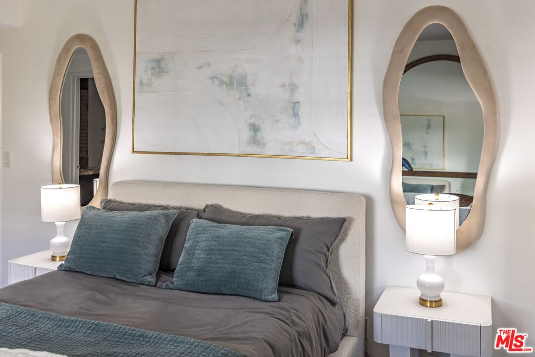 1131 Alta Loma Rd Unit: 516