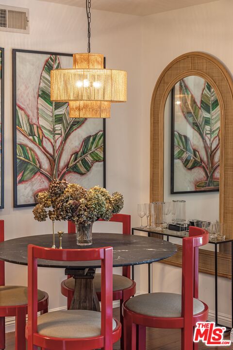 1131 Alta Loma Rd Unit: 516