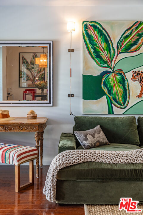 1131 Alta Loma Rd Unit: 516