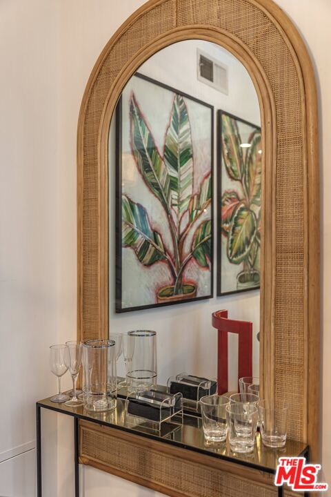 1131 Alta Loma Rd Unit: 516