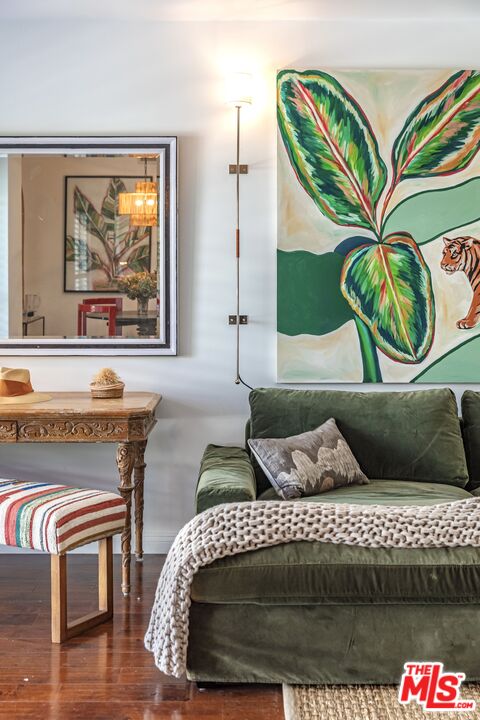 1131 Alta Loma Rd Unit: 516