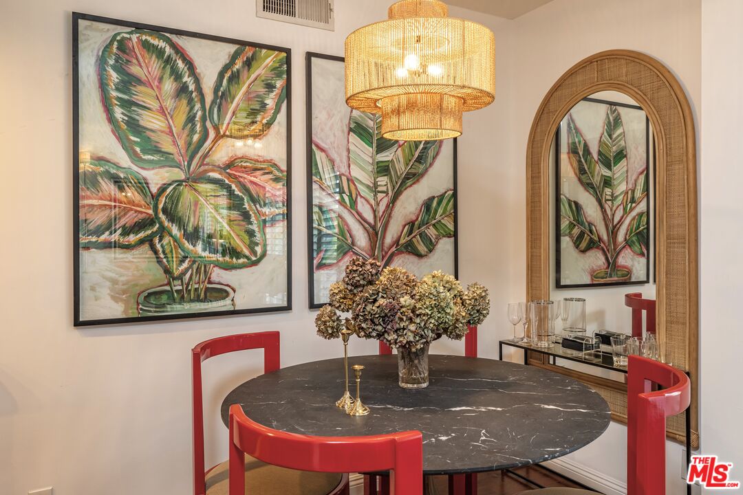 1131 Alta Loma Rd Unit: 516