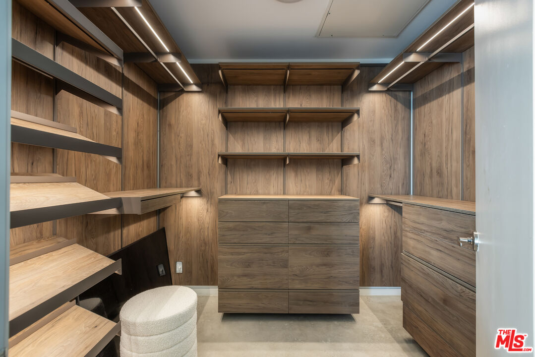 901 Hancock Ave Unit: 302