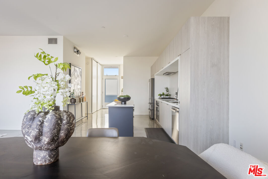 901 Hancock Ave Unit: 302