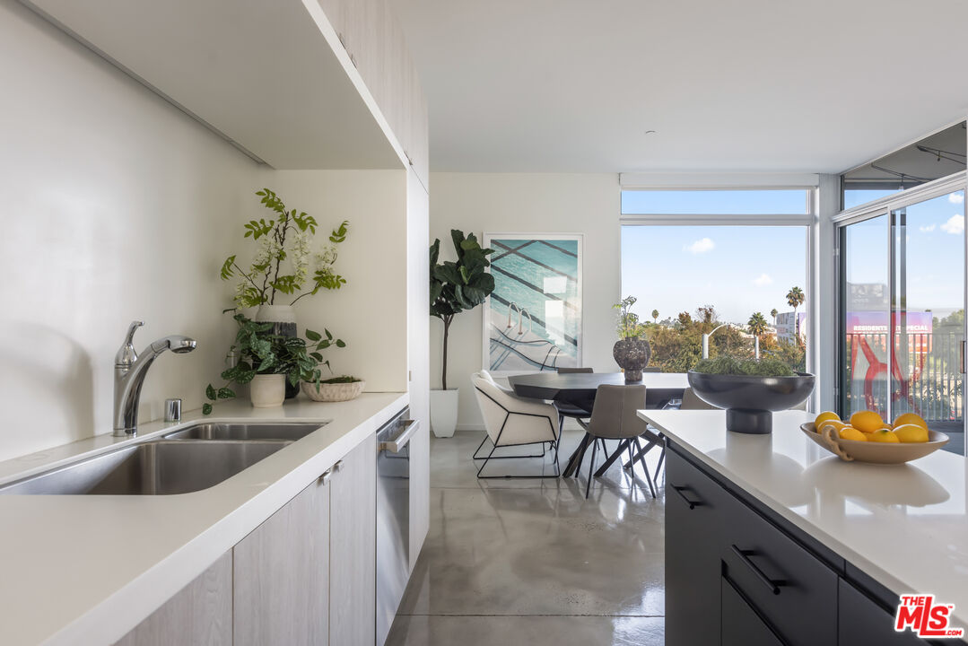 901 Hancock Ave Unit: 302