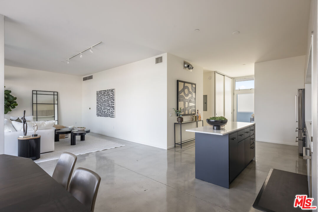 901 Hancock Ave Unit: 302