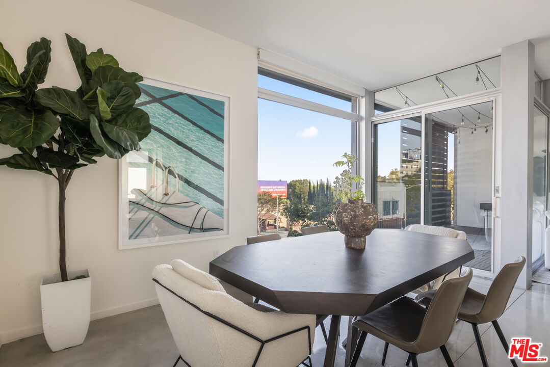 901 Hancock Ave Unit: 302