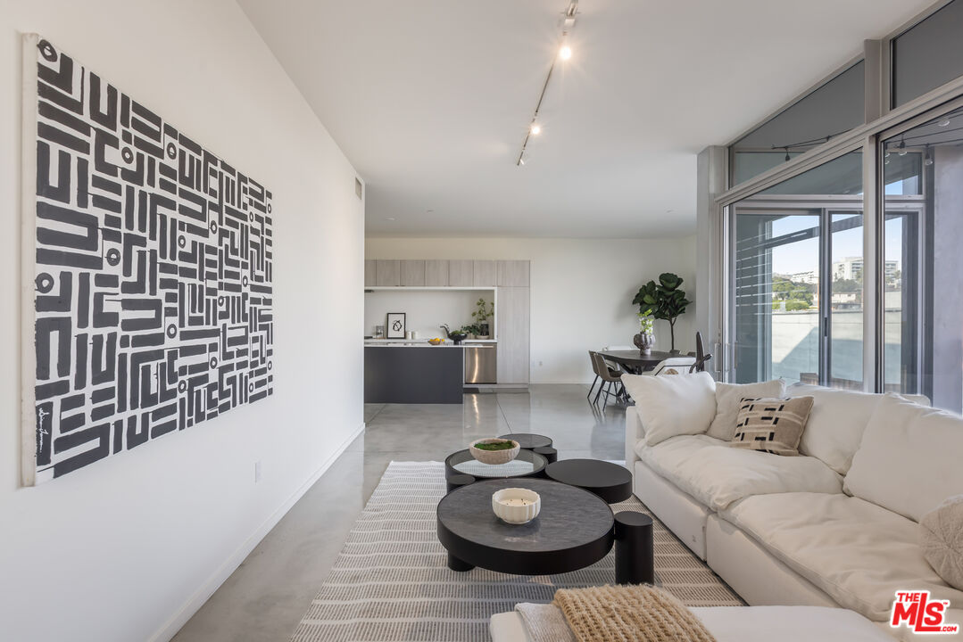 901 Hancock Ave Unit: 302