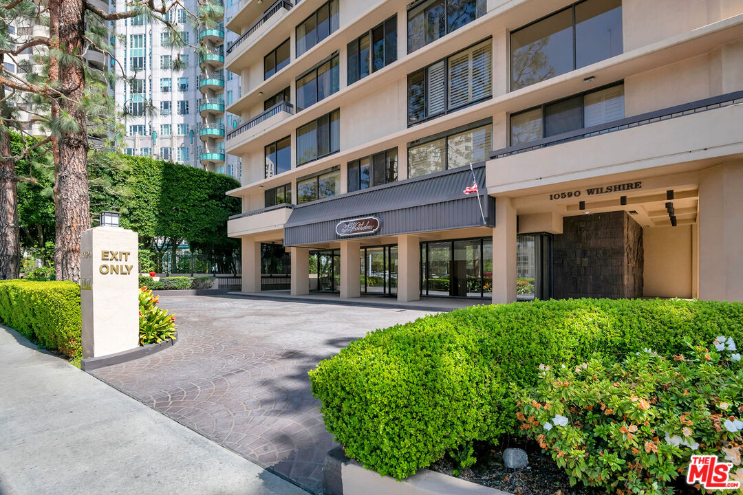 10590 Wilshire Blvd Unit: 1202