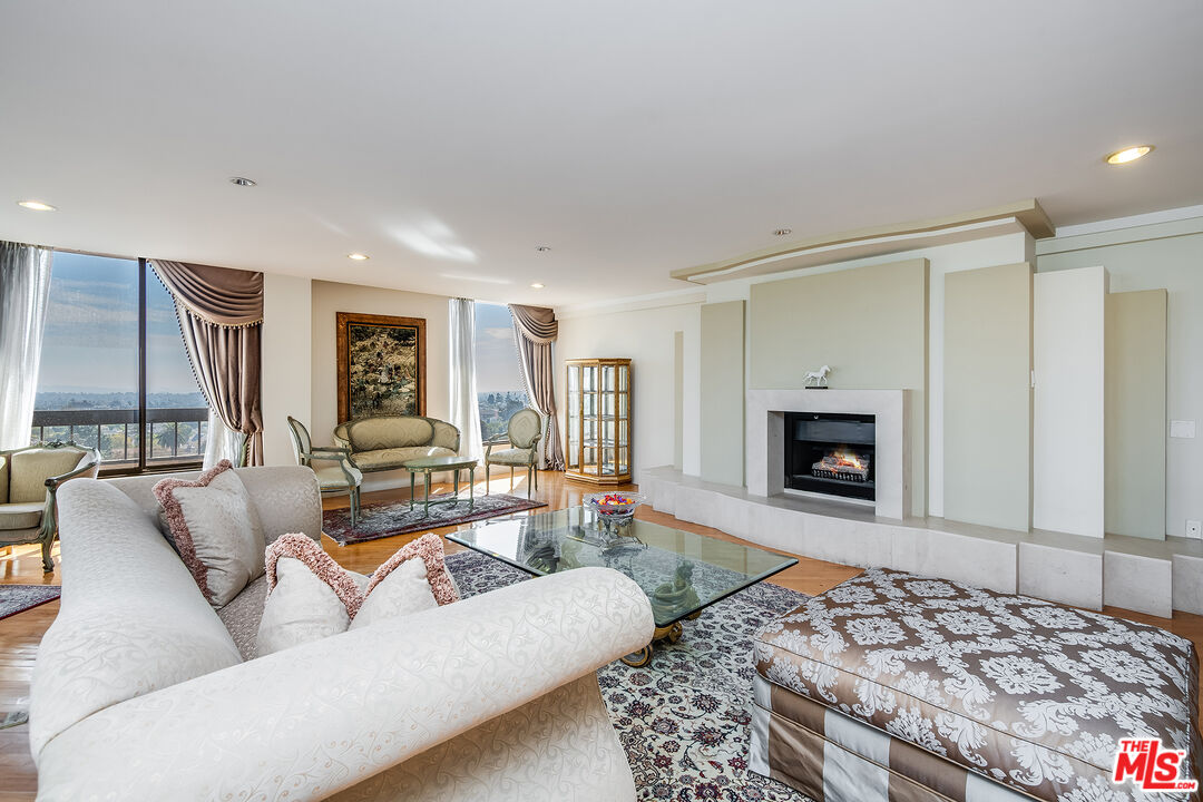 10590 Wilshire Blvd Unit: 1202