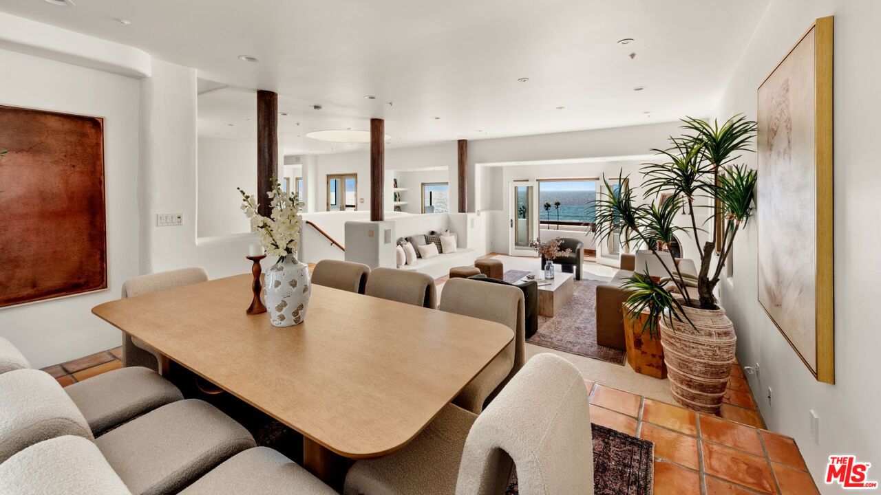 7047 Vista Del Mar Ln