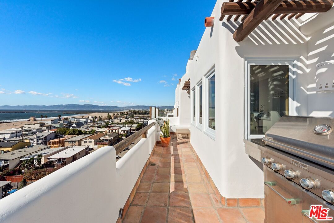 7047 Vista Del Mar Ln