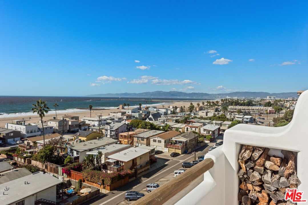 7047 Vista Del Mar Ln