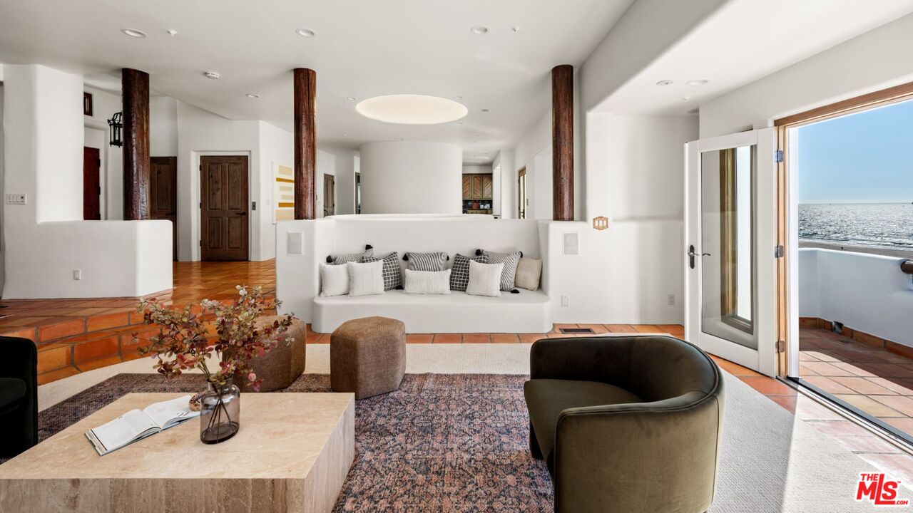 7047 Vista Del Mar Ln