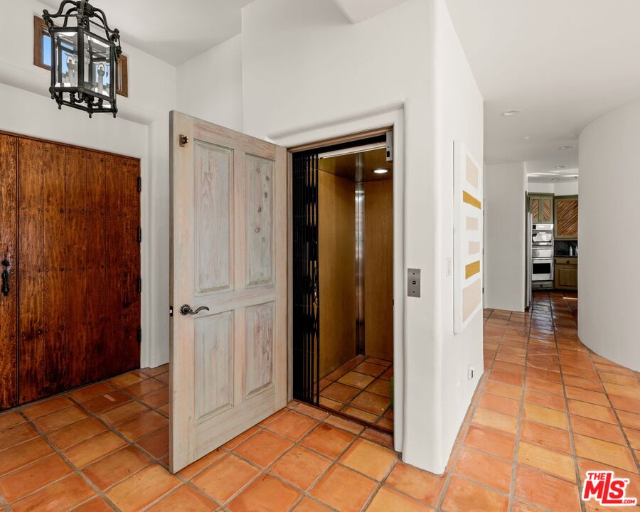 7047 Vista Del Mar Ln