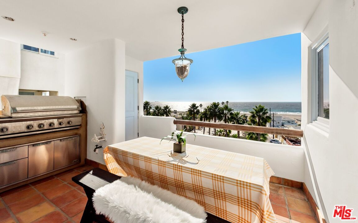 7047 Vista Del Mar Ln