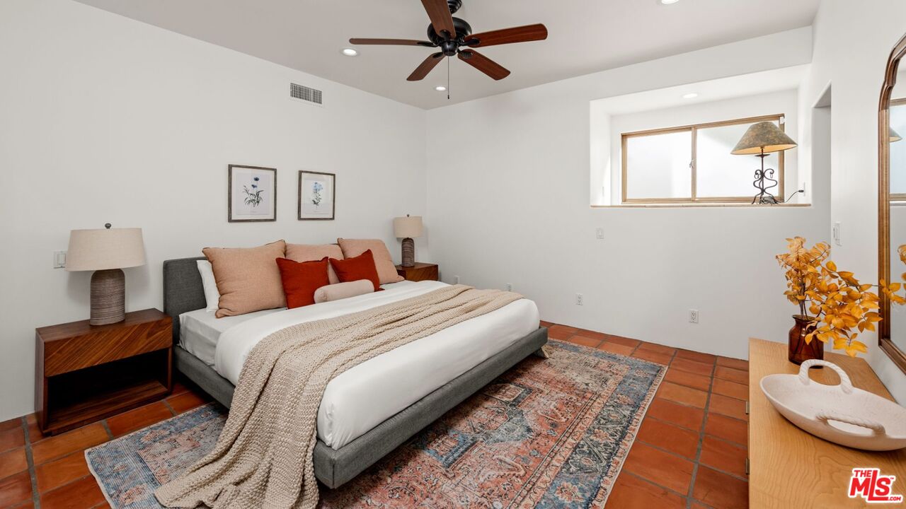 7047 Vista Del Mar Ln