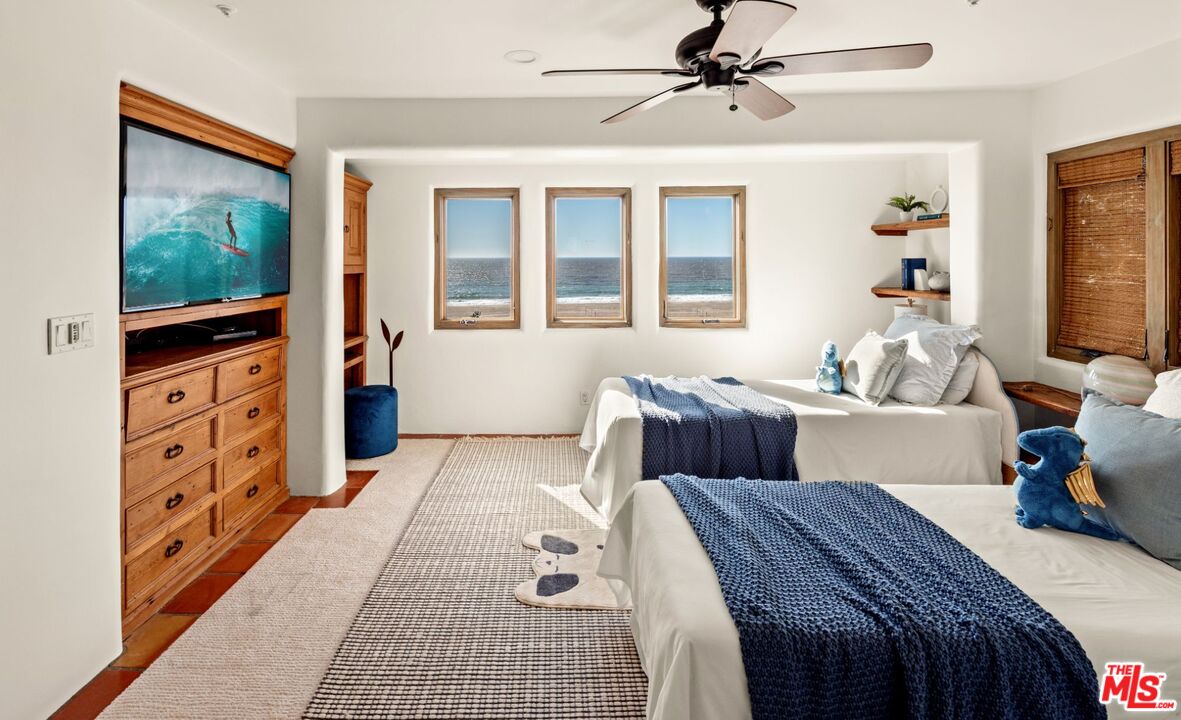 7047 Vista Del Mar Ln