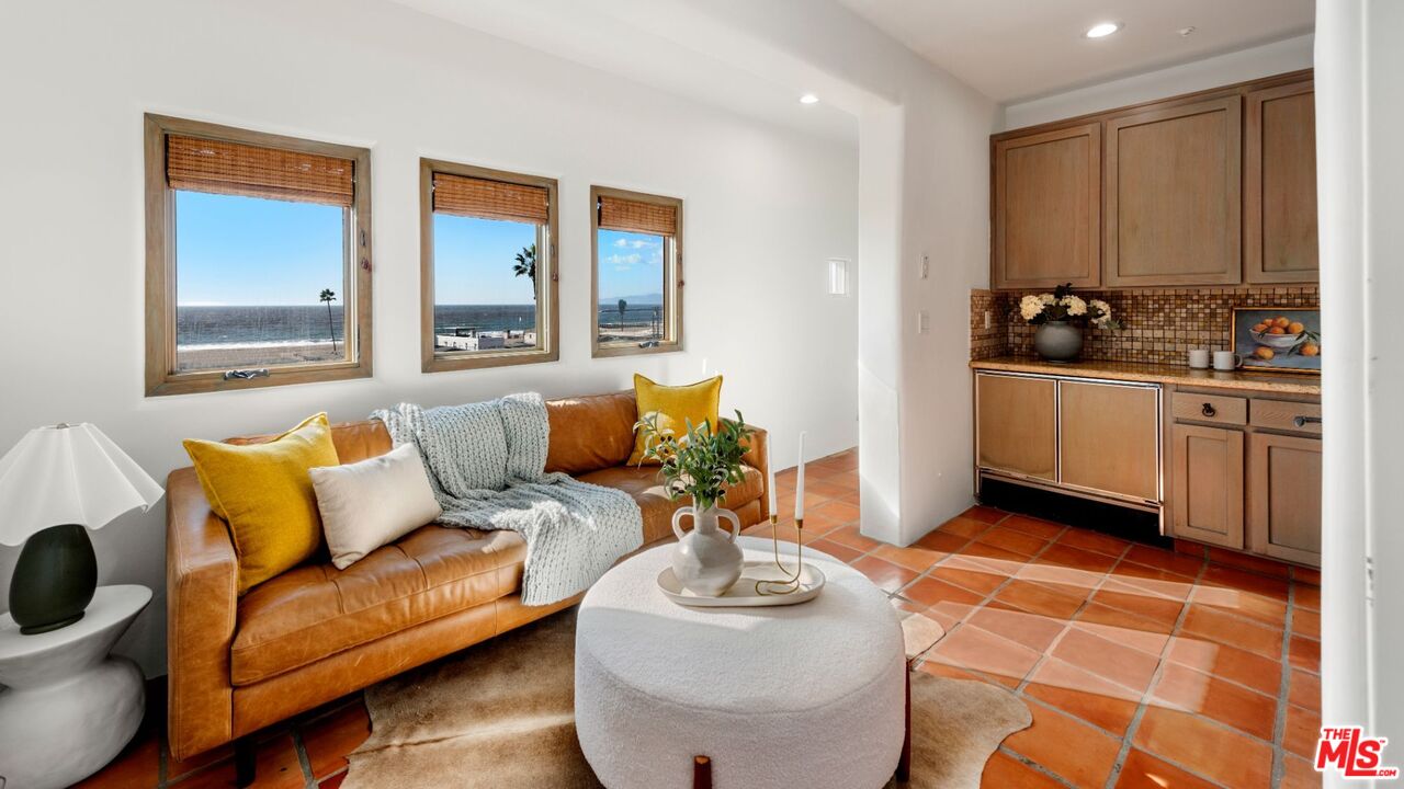 7047 Vista Del Mar Ln