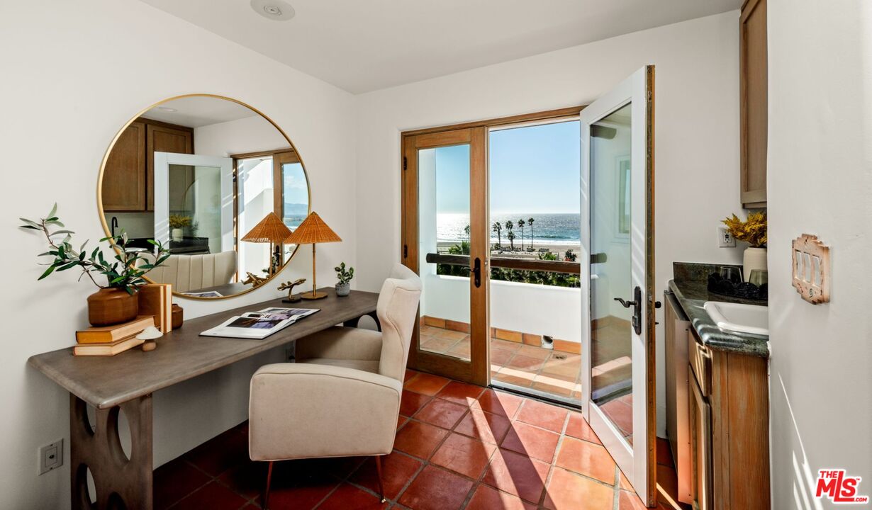 7047 Vista Del Mar Ln