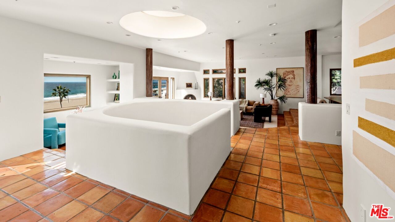 7047 Vista Del Mar Ln