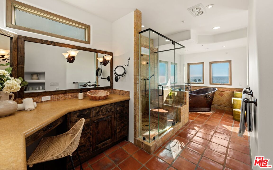 7047 Vista Del Mar Ln