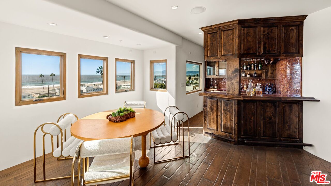 7047 Vista Del Mar Ln