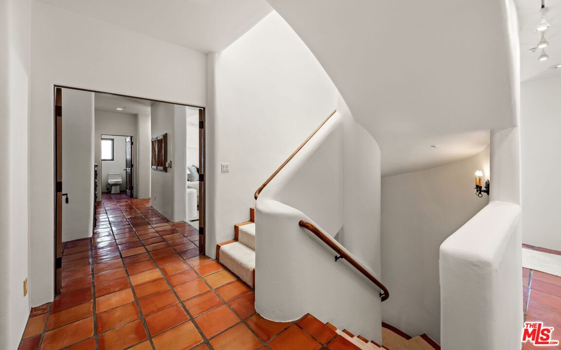 7047 Vista Del Mar Ln