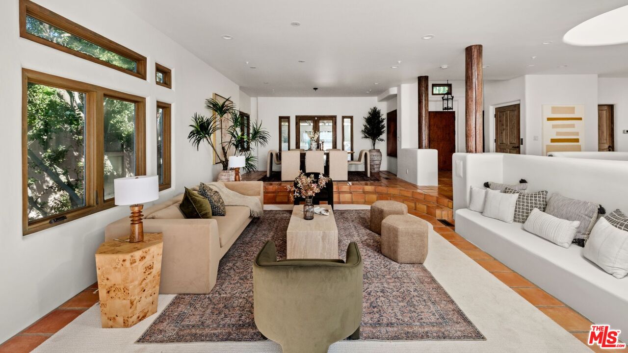 7047 Vista Del Mar Ln