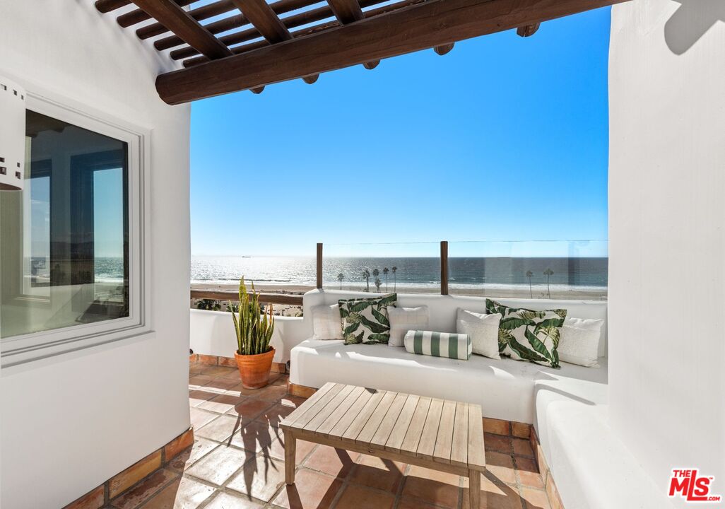 7047 Vista Del Mar Ln