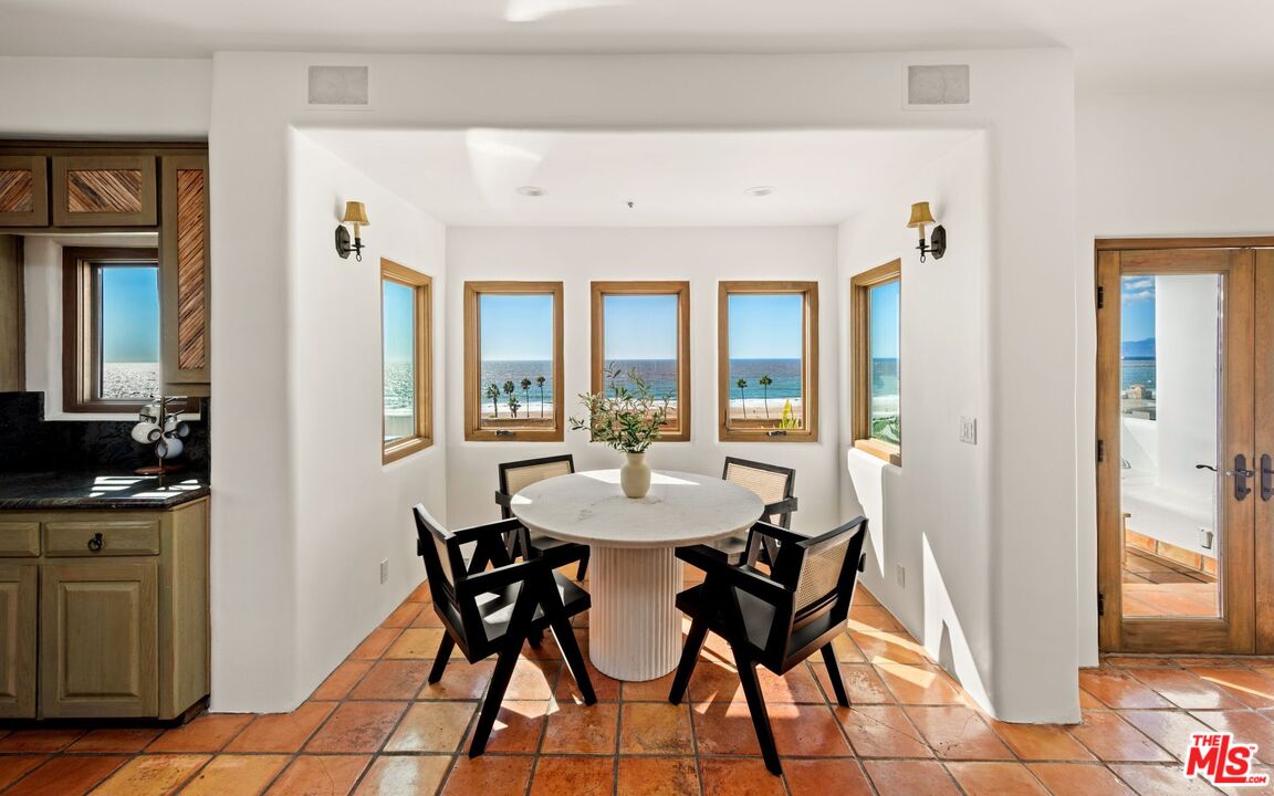 7047 Vista Del Mar Ln