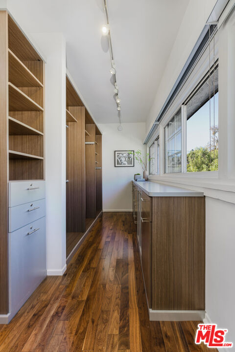 1133 N Clark St Unit: 303