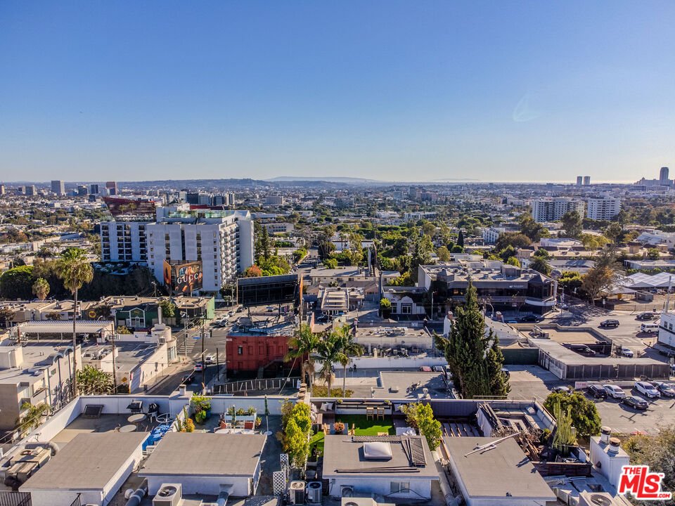 1133 N Clark St Unit: 303