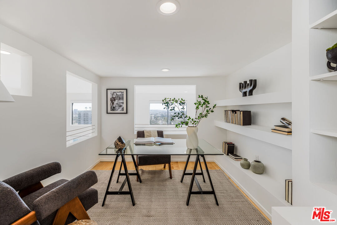 1133 N Clark St Unit: 303