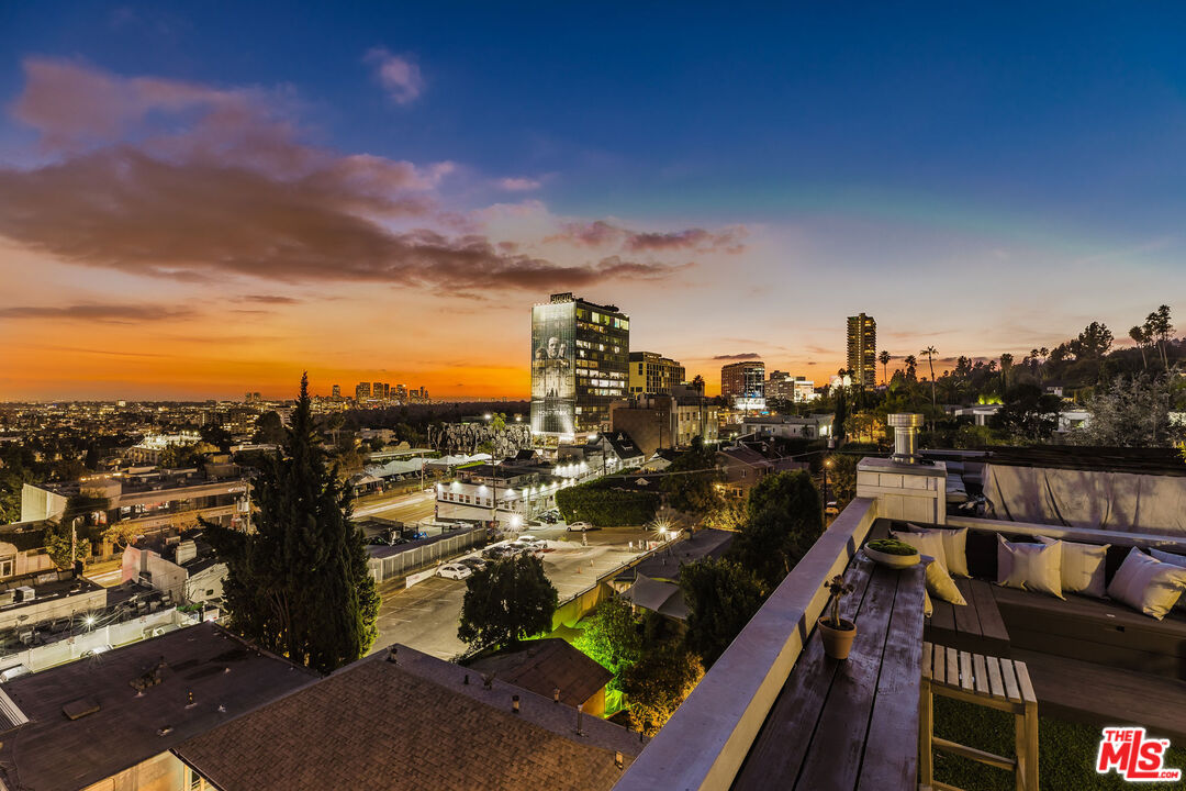 1133 N Clark St Unit: 303