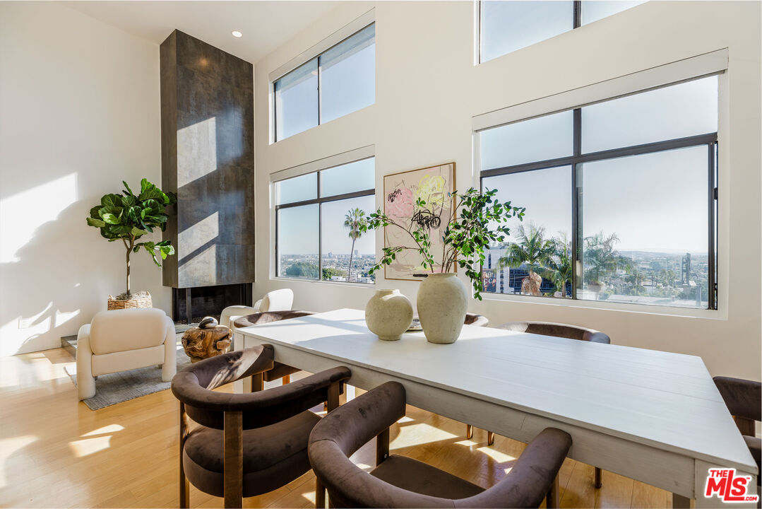 1133 N Clark St Unit: 303