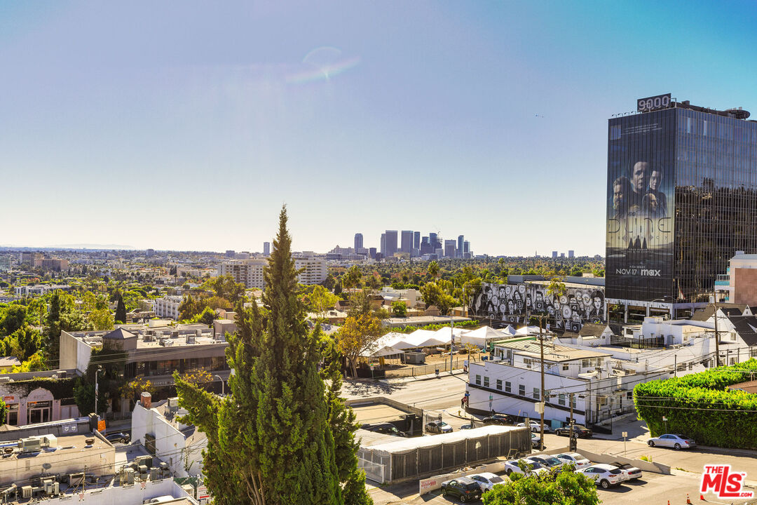 1133 N Clark St Unit: 303