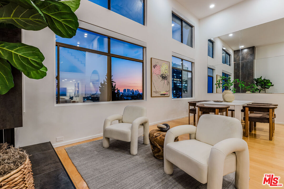 1133 N Clark St Unit: 303