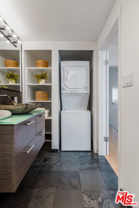 1133 N Clark St Unit: 303