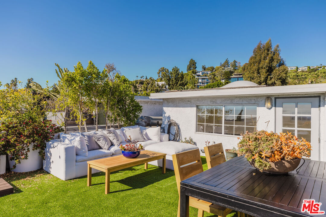 1133 N Clark St Unit: 303