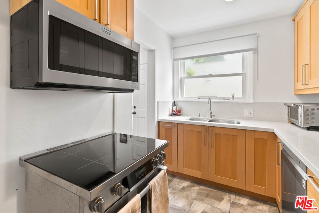 1032 19th St Unit: 2