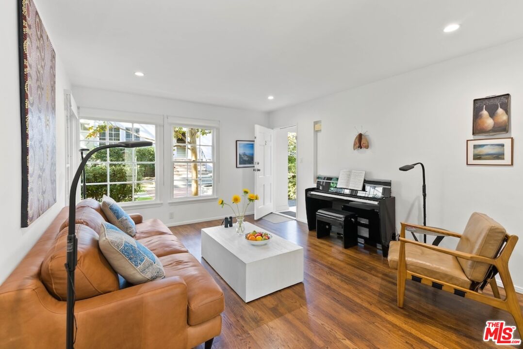 1032 19th St Unit: 2