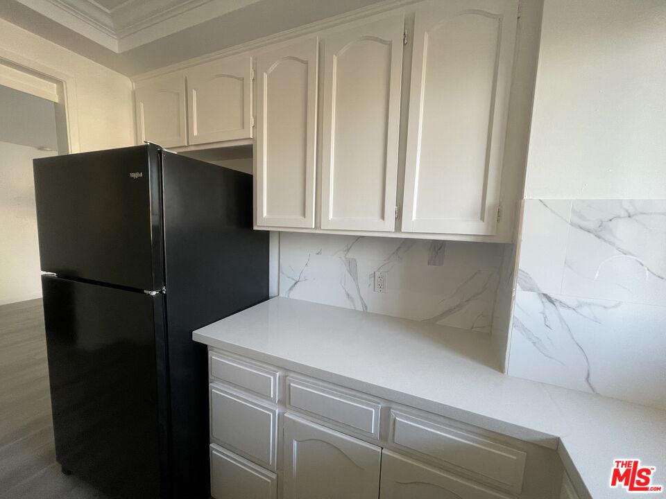 1337 N Sierra Bonita Ave Unit: 301